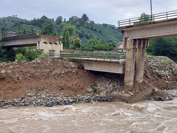 Rize'de iki köyü bağlayan köprü çöktü! vatandaşlardan önemli iddia! 3